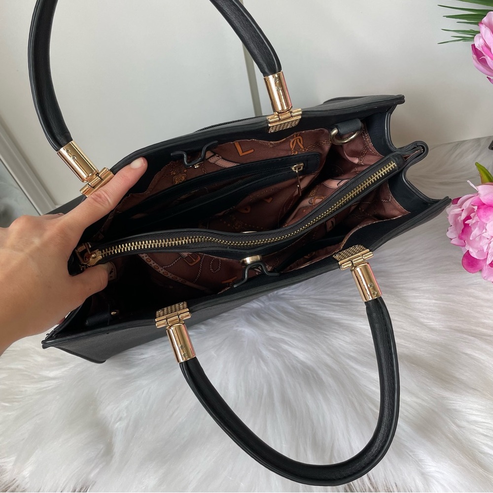 Basic Crossbody Handbag - image 6